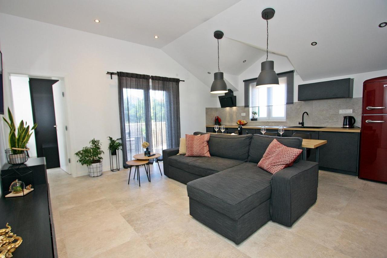 Apartman Gajka Supetar Exteriör bild