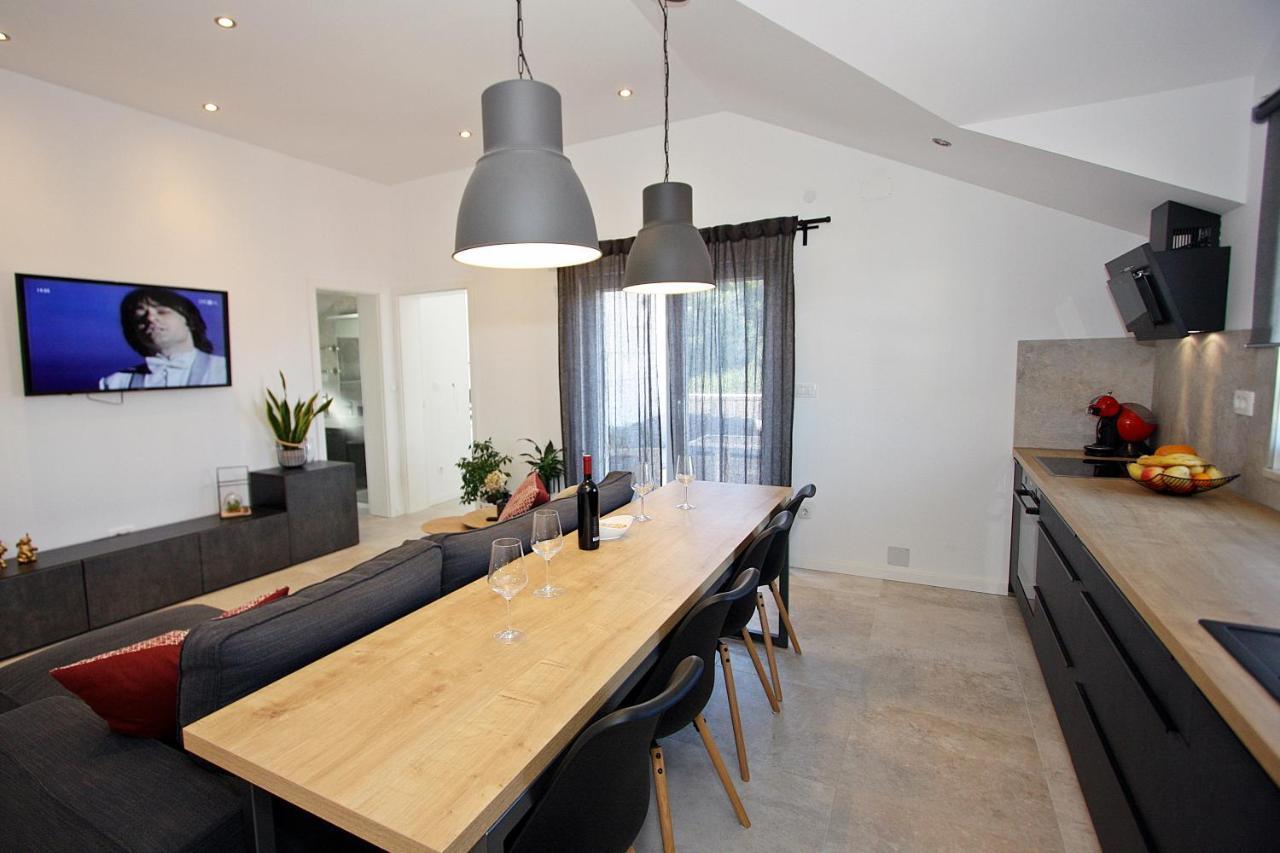 Apartman Gajka Supetar Exteriör bild